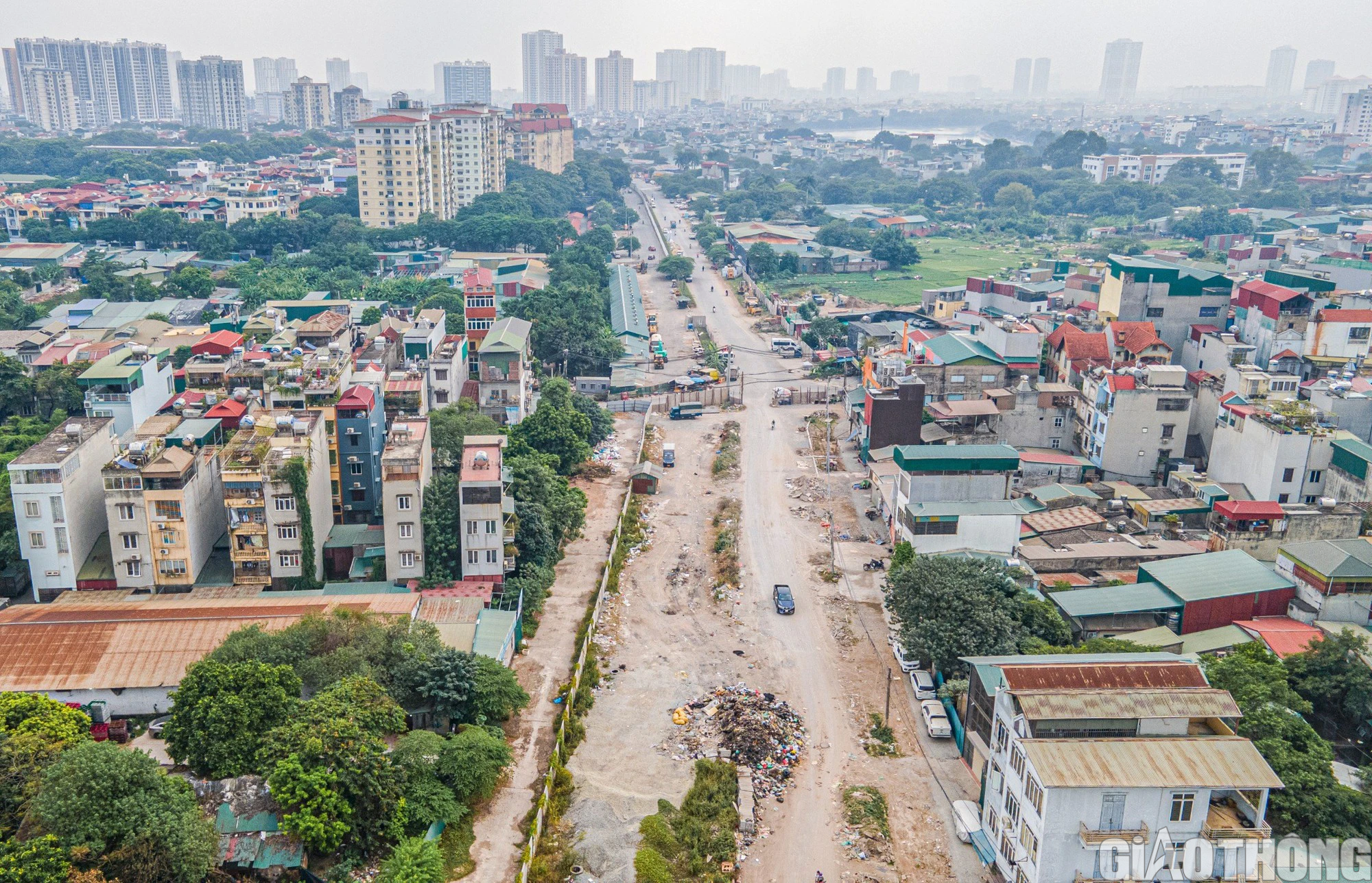 H&agrave;ng r&agrave;o b&ecirc; t&ocirc;ng tr&ecirc;n đường V&agrave;nh đai 2,5 vẫn chềnh ềnh, bất chấp lệnh th&aacute;o dỡ - Ảnh 5.