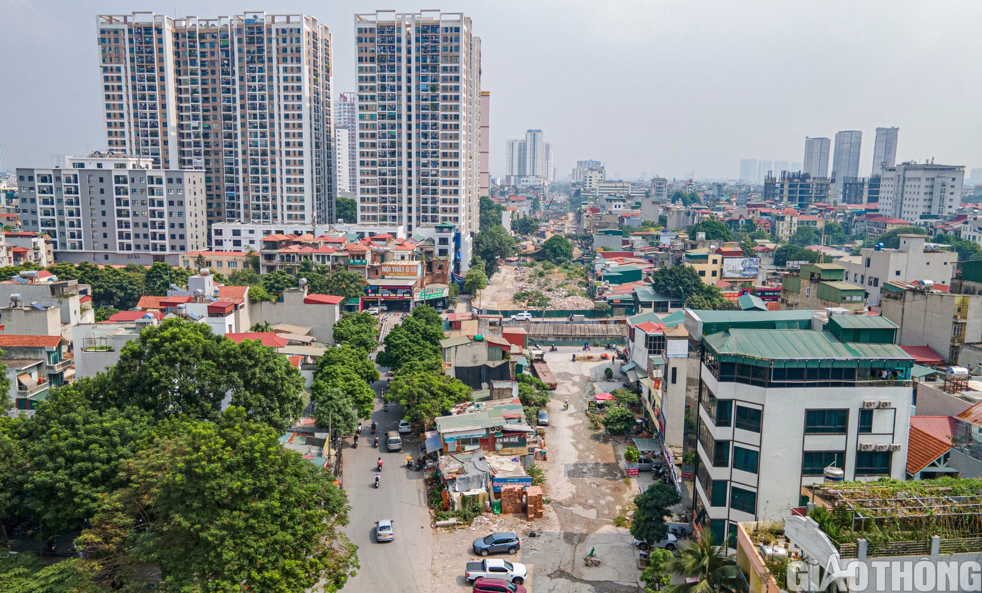 H&agrave;ng r&agrave;o b&ecirc; t&ocirc;ng tr&ecirc;n đường V&agrave;nh đai 2,5 vẫn chềnh ềnh, bất chấp lệnh th&aacute;o dỡ - Ảnh 14.