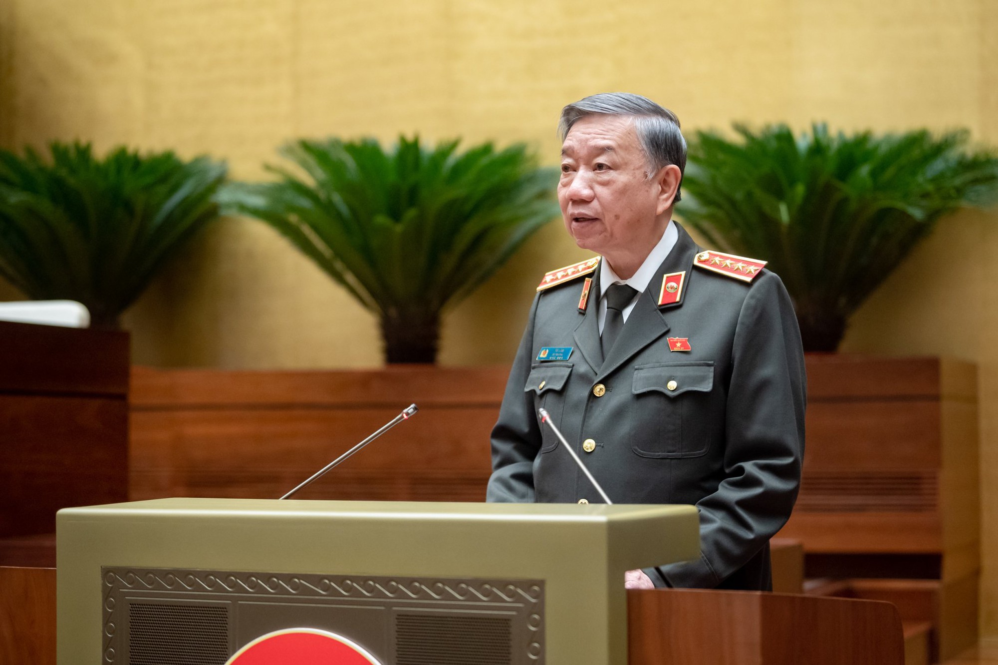 Bộ trưởng C&ocirc;ng An: Kh&ocirc;ng để xảy ra t&igrave;nh trạng theo d&otilde;i c&ocirc;ng d&acirc;n khi d&ugrave;ng căn cước gắn ch&iacute;p - Ảnh 2.