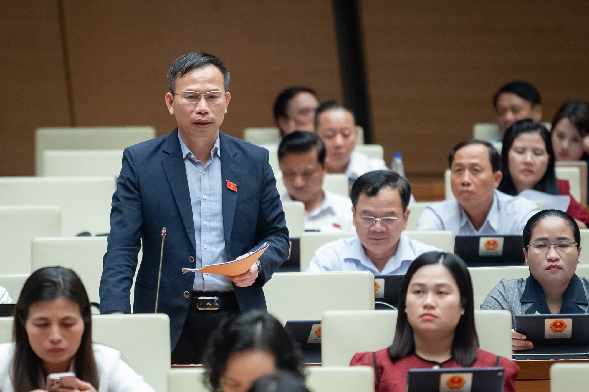 Đại biểu đề xuất tham khảo đấu giá biển số ô tô để cho đấu giá thuê bao - Ảnh 2. Đại biểu đề xuất tham khảo đấu giá biển số ô tô để cho đấu giá thuê bao - Ảnh 2.