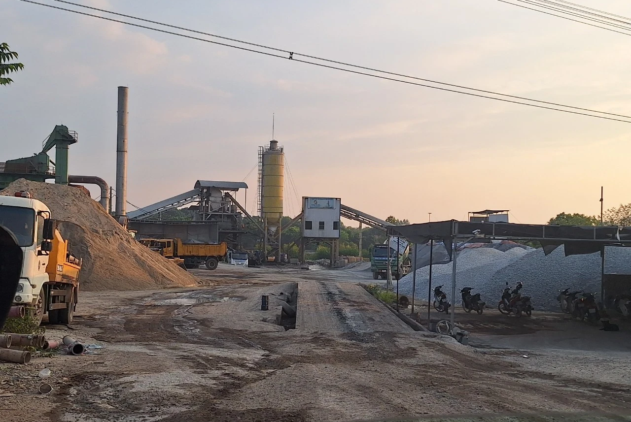 C&ocirc;ng ty Điện lực n&oacute;i g&igrave; vụ sai phạm trong cấp điện cho trạm trộn b&ecirc; t&ocirc;ng kh&ocirc;ng ph&eacute;p? - Ảnh 1.
