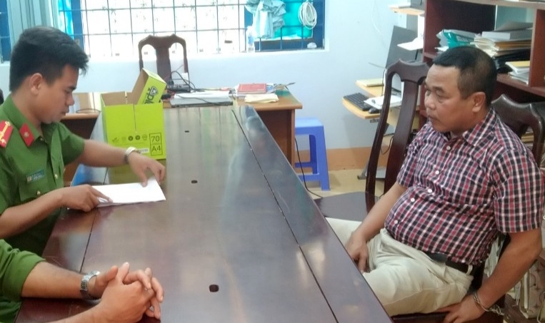 Bắt ph&oacute;ng vi&ecirc;n Tạp ch&iacute; cưỡng đoạt t&agrave;i sản - Ảnh 1.