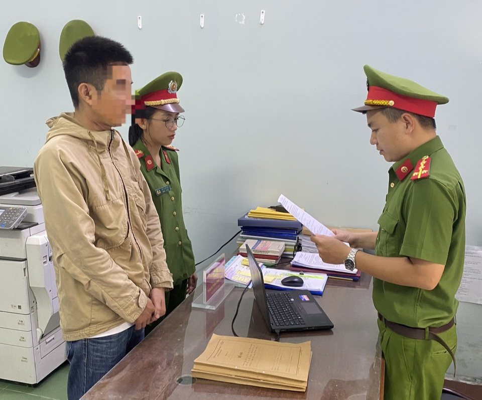 T&agrave;i xế &ocirc; t&ocirc; ph&ecirc; ma t&uacute;y t&ocirc;ng cụ b&agrave; đi xe đạp tử vong  - Ảnh 1.