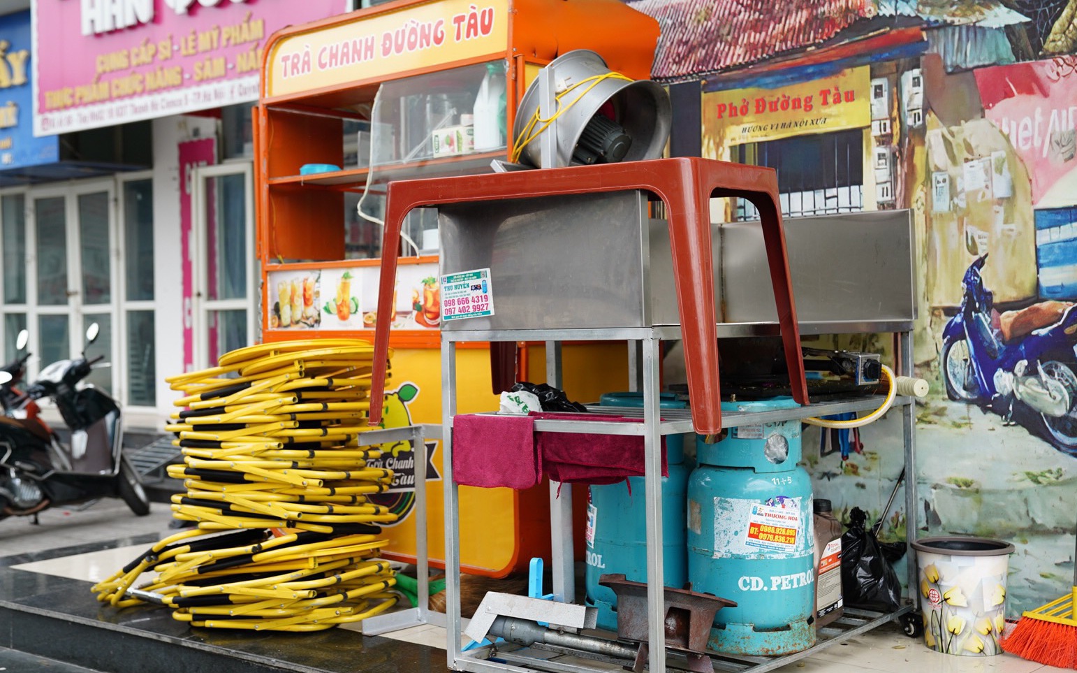 Qu&aacute;n ăn ở Thanh H&agrave; đ&oacute;ng cửa, thuốc ti&ecirc;u chảy, da liễu đắt h&agrave;ng