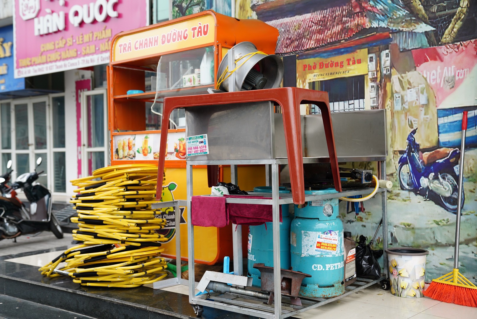 H&agrave;ng qu&aacute;n ế kh&aacute;ch, huyện chỉ đạo khẩn trương khắc phục - Ảnh 1.