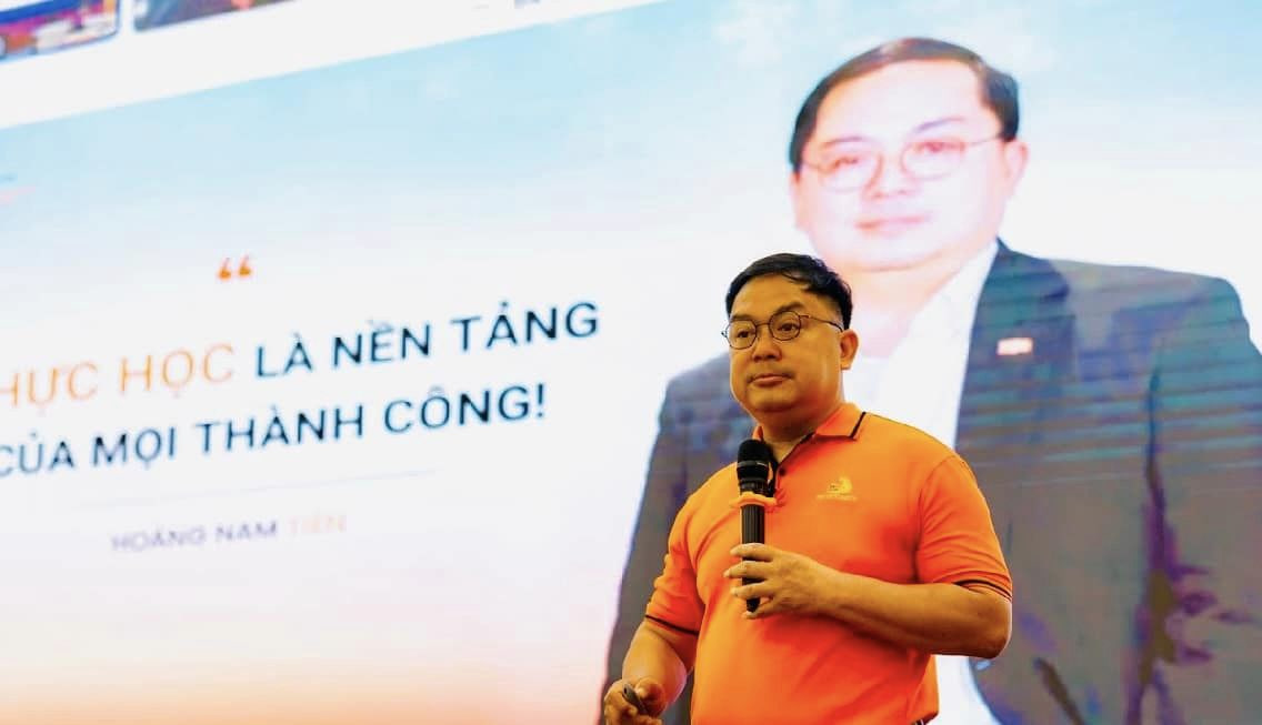 Hối hận tuổi U60 của sếp Ho&agrave;ng Nam Tiến: "Gi&aacute; như t&ocirc;i bớt đi một bữa nhậu v&ocirc; bổ" - Ảnh 1.