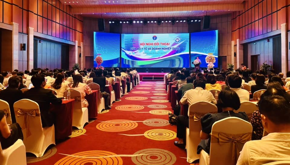 Bộ Y tế đối thoại với c&aacute;c doanh nghiệp dược - Ảnh 1.