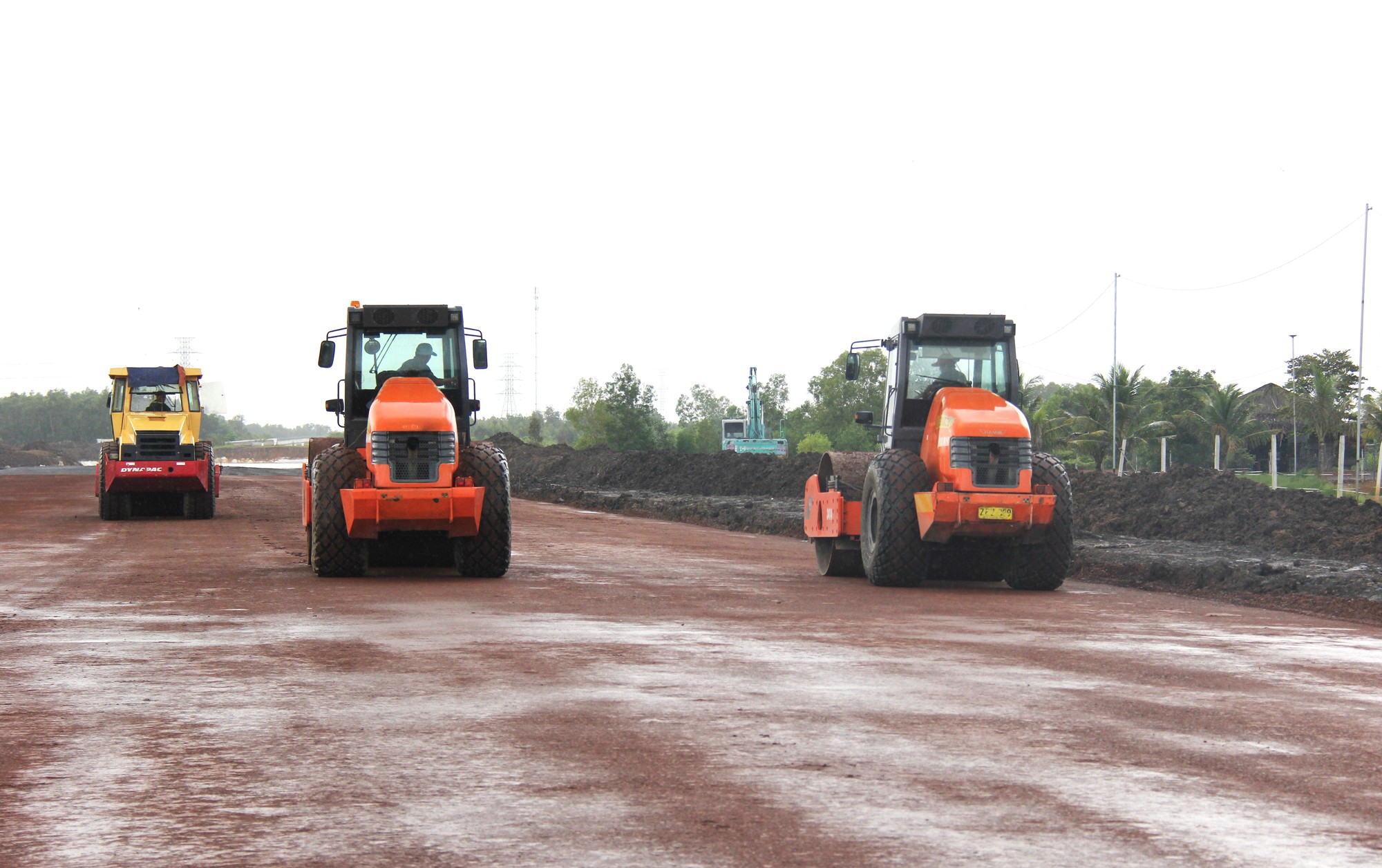 Toàn cảnh cao tốc Bến Lức - Long Thành hồi sinh sau 5 tháng tái khởi động - Ảnh 8. Toàn cảnh cao tốc Bến Lức - Long Thành hồi sinh sau 5 tháng tái khởi động - Ảnh 8.