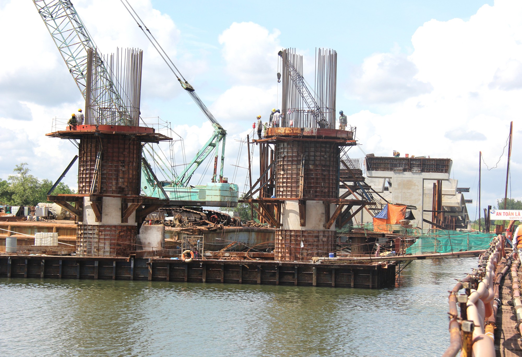 Toàn cảnh cao tốc Bến Lức - Long Thành hồi sinh sau 5 tháng tái khởi động - Ảnh 5. Toàn cảnh cao tốc Bến Lức - Long Thành hồi sinh sau 5 tháng tái khởi động - Ảnh 5.