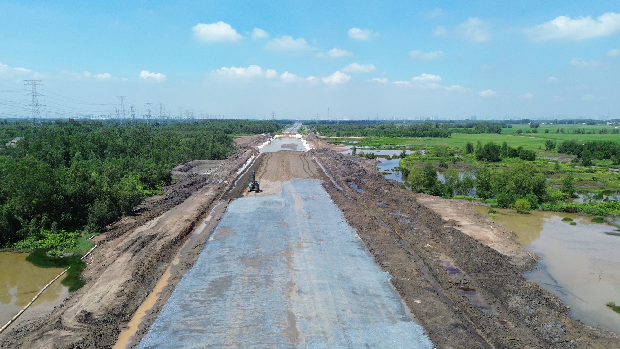 Toàn cảnh cao tốc Bến Lức - Long Thành hồi sinh sau 5 tháng tái khởi động - Ảnh 10. Toàn cảnh cao tốc Bến Lức - Long Thành hồi sinh sau 5 tháng tái khởi động - Ảnh 10.