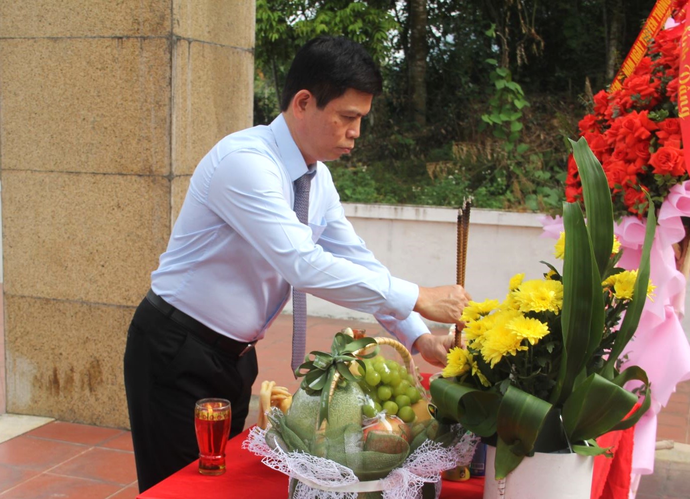 Đảng ủy Bộ GTVT d&acirc;ng hương tại Di t&iacute;ch lịch sử trụ sở Bộ Giao th&ocirc;ng c&ocirc;ng ch&iacute;nh - Ảnh 1.