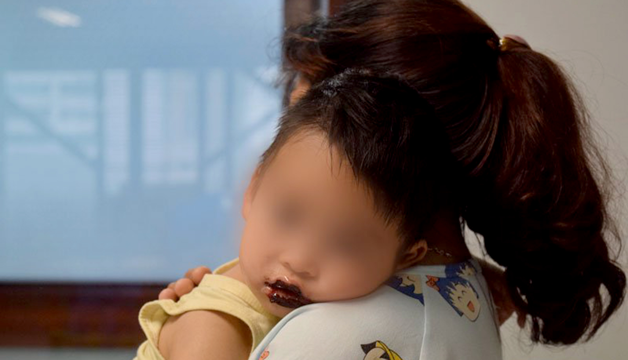 Trẻ uống nhầm hóa chất, phải làm gì? - Ảnh 1. Trẻ uống nhầm hóa chất, phải làm gì? - Ảnh 1.