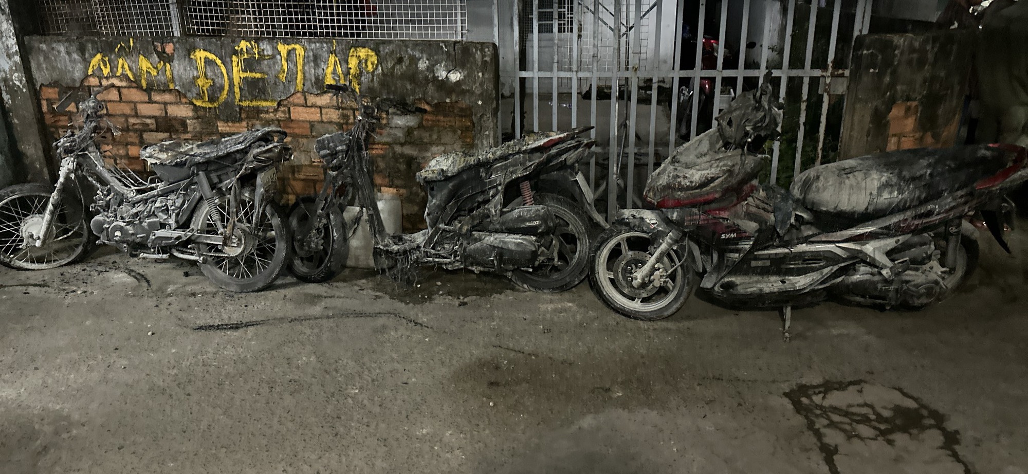 Truy bắt nhanh đối tượng ph&oacute;ng hỏa đốt nh&agrave;, định giết người - Ảnh 2.