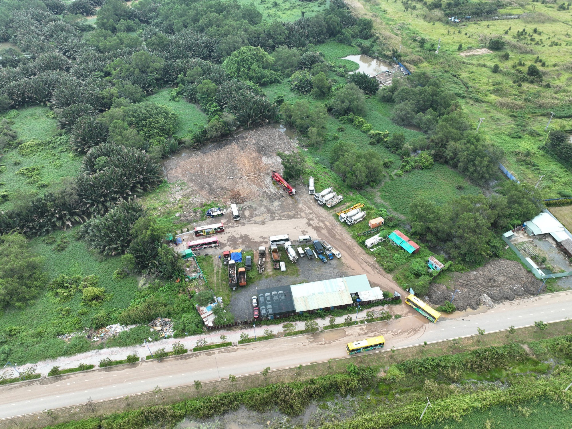 Trước khi c&ocirc;ng an kiểm tra trụ sở ch&iacute;nh, Th&agrave;nh Bưởi vẫn đ&oacute;n kh&aacute;ch ở bến lậu - Ảnh 1.