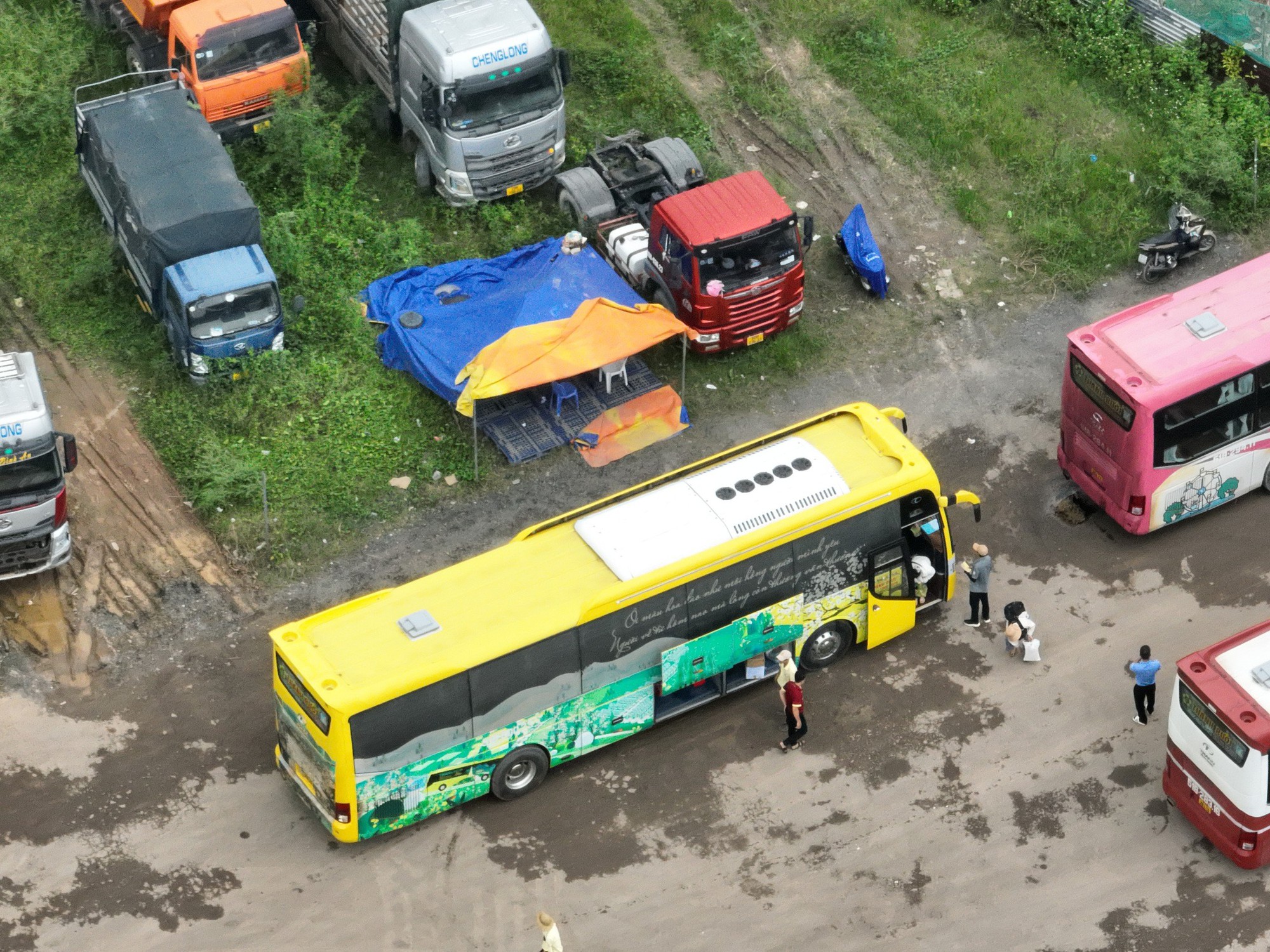Trước khi c&ocirc;ng an kiểm tra trụ sở ch&iacute;nh, Th&agrave;nh Bưởi vẫn đ&oacute;n kh&aacute;ch ở bến lậu - Ảnh 4.