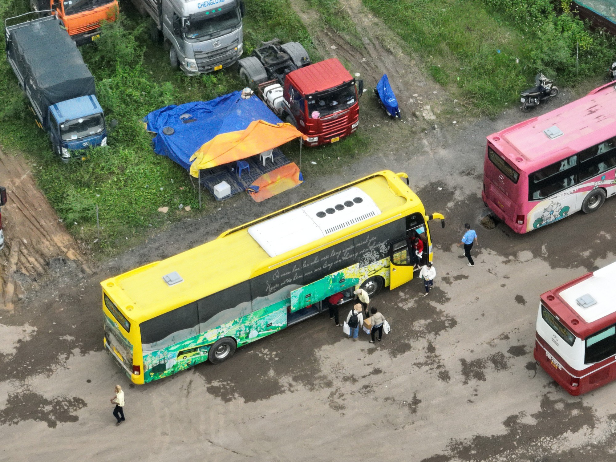 Trước khi c&ocirc;ng an kiểm tra trụ sở ch&iacute;nh, Th&agrave;nh Bưởi vẫn đ&oacute;n kh&aacute;ch ở bến lậu - Ảnh 5.