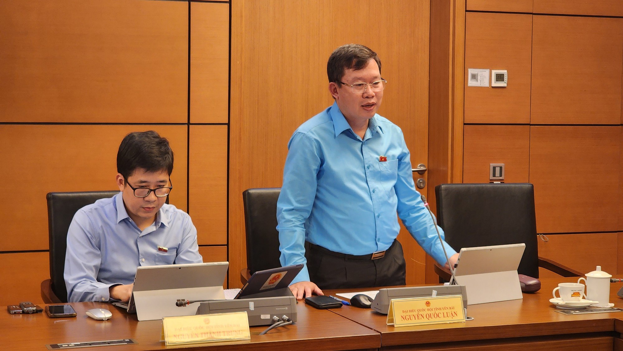 ĐBQH đề nghị cần nhiều cơ chế đặc th&ugrave; để gỡ kh&oacute; về khai th&aacute;c kho&aacute;ng sản l&agrave;m giao th&ocirc;ng - Ảnh 2.