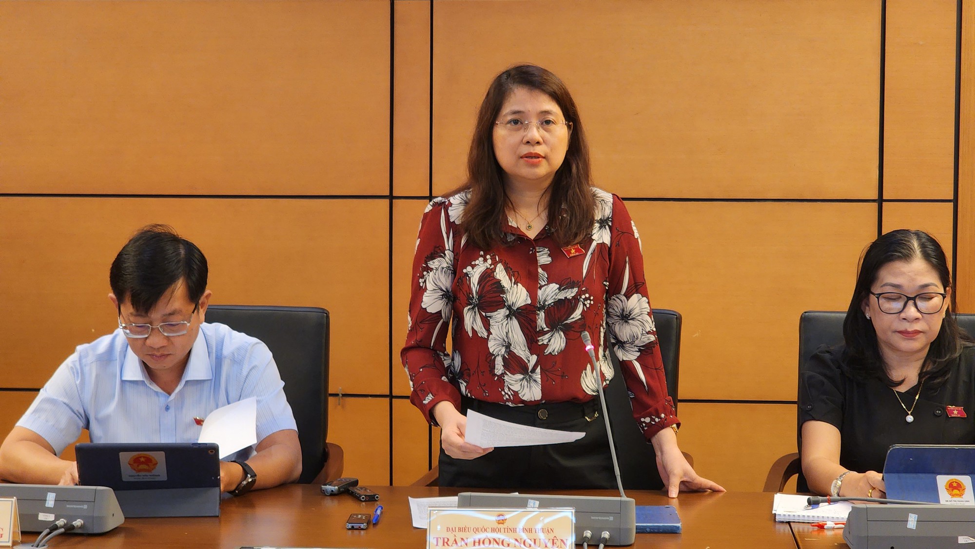 ĐBQH đề nghị cần nhiều cơ chế đặc th&ugrave; để gỡ kh&oacute; về khai th&aacute;c kho&aacute;ng sản l&agrave;m giao th&ocirc;ng - Ảnh 1.