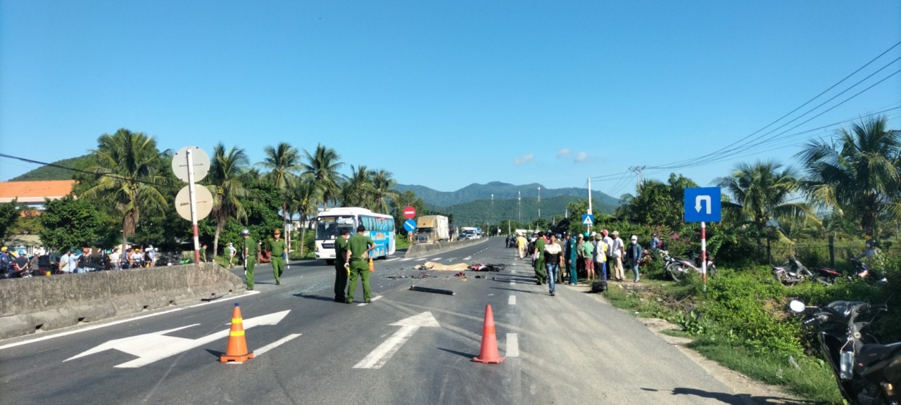 Kh&aacute;nh Ho&agrave;: Tai nạn giao th&ocirc;ng đặc biệt nghi&ecirc;m trọng khiến 3 người tử vong tại chỗ - Ảnh 1.