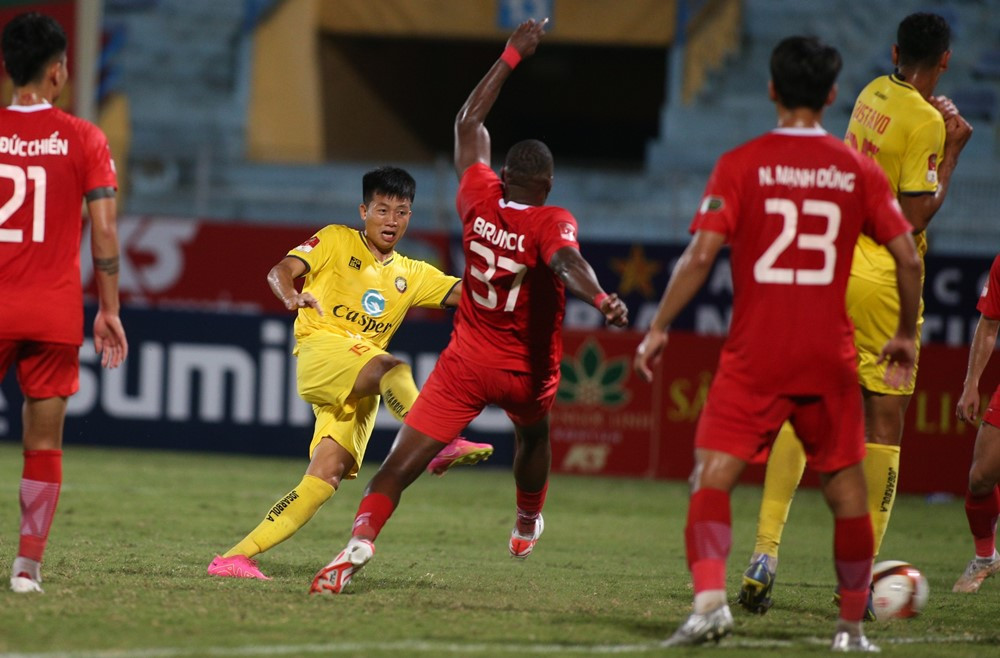 V-League: Thanh H&oacute;a đ&aacute;nh rơi chiến thắng trước Viettel bởi b&agrave;n thua ở ph&uacute;t 90+9  - Ảnh 1.