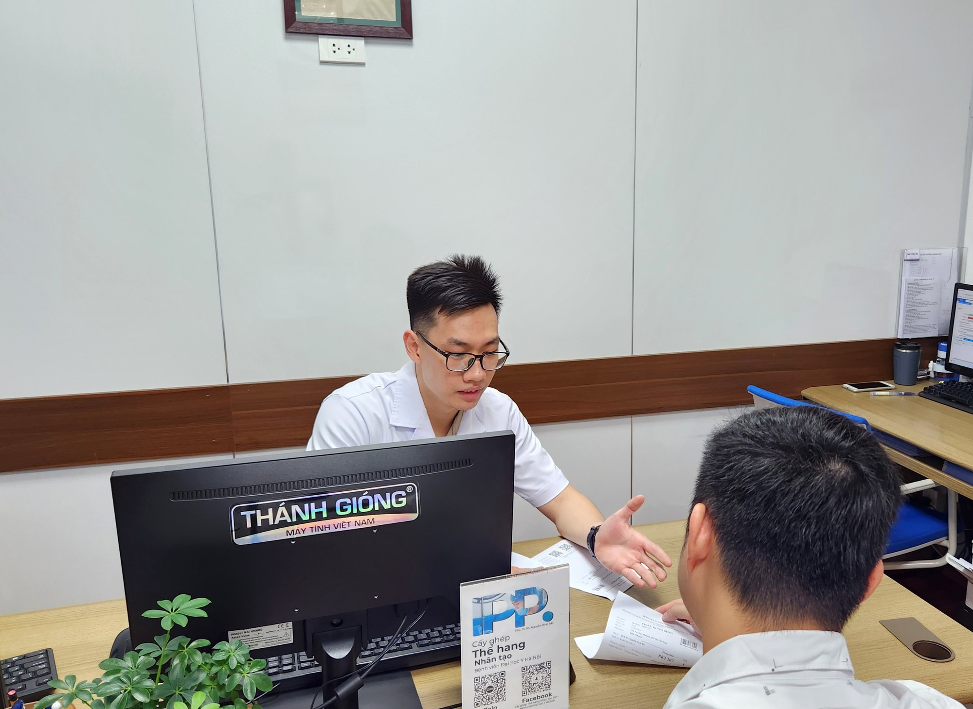 Dấu hiệu bất thường từ "cậu nhỏ" cảnh b&aacute;o qu&yacute; &ocirc;ng mắc đ&aacute;i th&aacute;o đường - Ảnh 1.