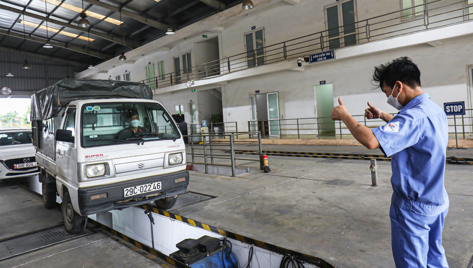 Sửa nhiều quy định về điều kiện đối với xe chở h&agrave;ng bốn b&aacute;nh c&oacute; gắn động cơ - Ảnh 1.