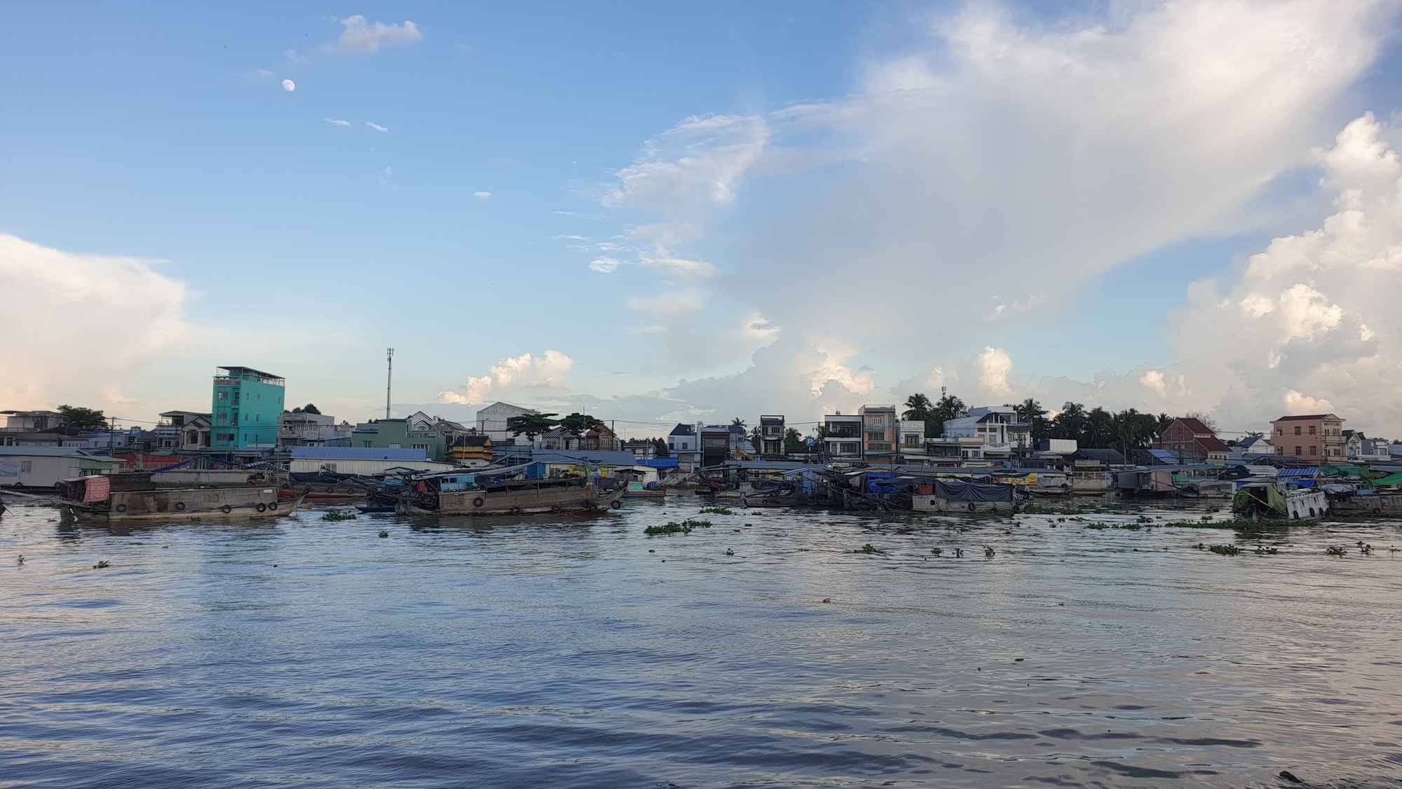 C&ocirc;ng trường k&egrave; s&ocirc;ng Cần Thơ ngổn ngang trước thời hạn c&ograve;n 2 th&aacute;ng để ho&agrave;n th&agrave;nh - Ảnh 12.