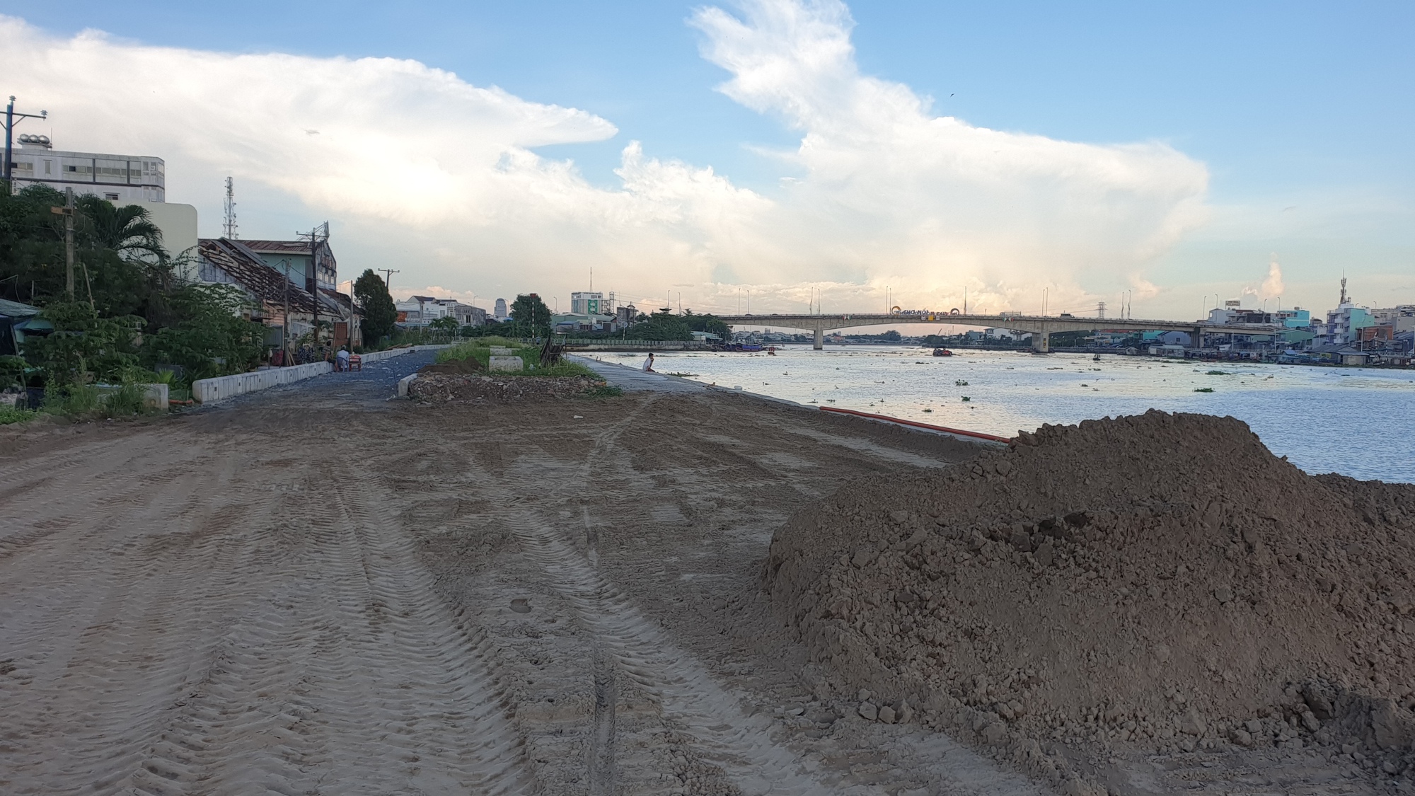 C&ocirc;ng trường k&egrave; s&ocirc;ng Cần Thơ ngổn ngang trước thời hạn c&ograve;n 2 th&aacute;ng để ho&agrave;n th&agrave;nh - Ảnh 7.