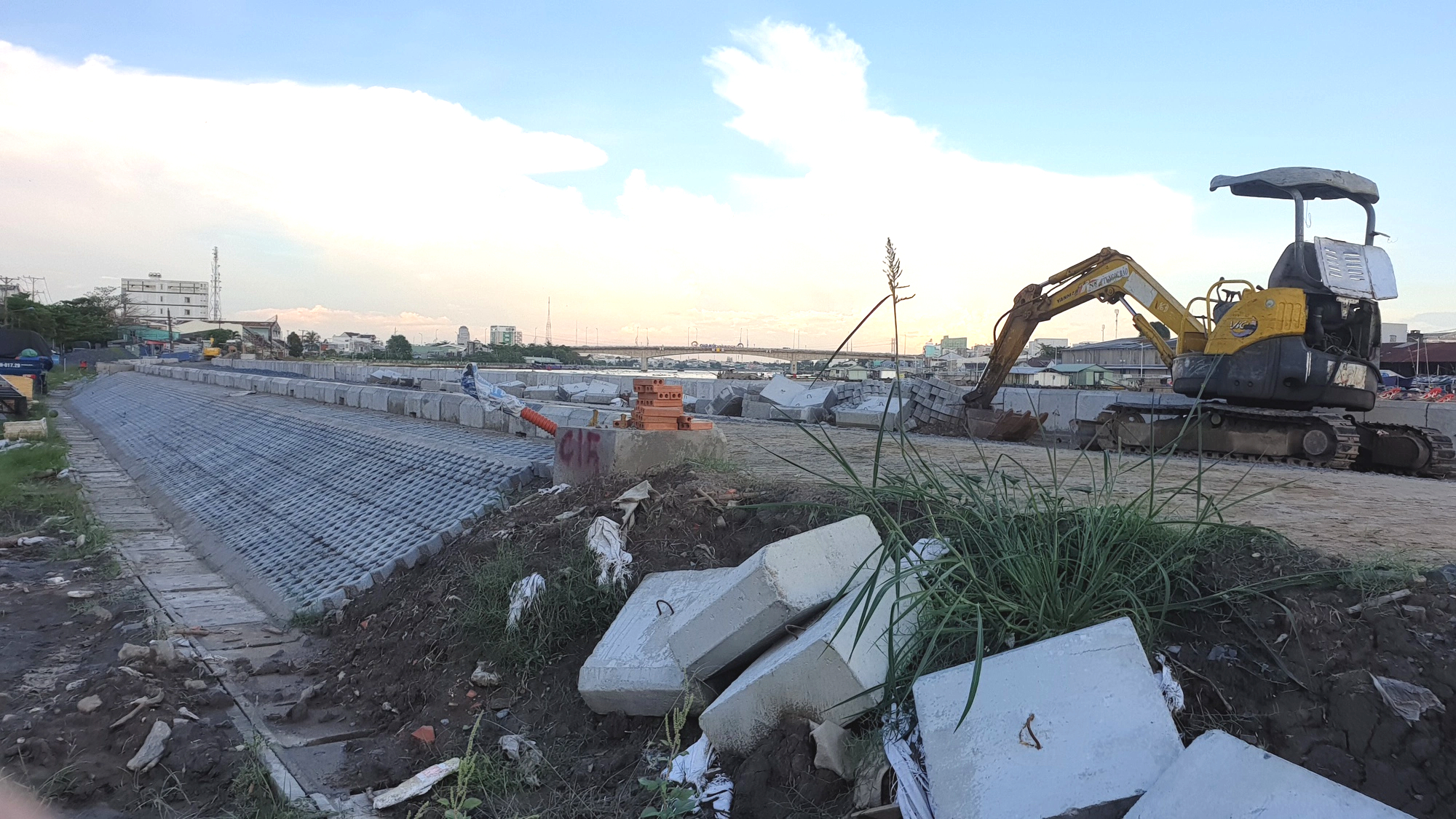 C&ocirc;ng trường k&egrave; s&ocirc;ng Cần Thơ ngổn ngang trước thời hạn c&ograve;n 2 th&aacute;ng để ho&agrave;n th&agrave;nh - Ảnh 8.