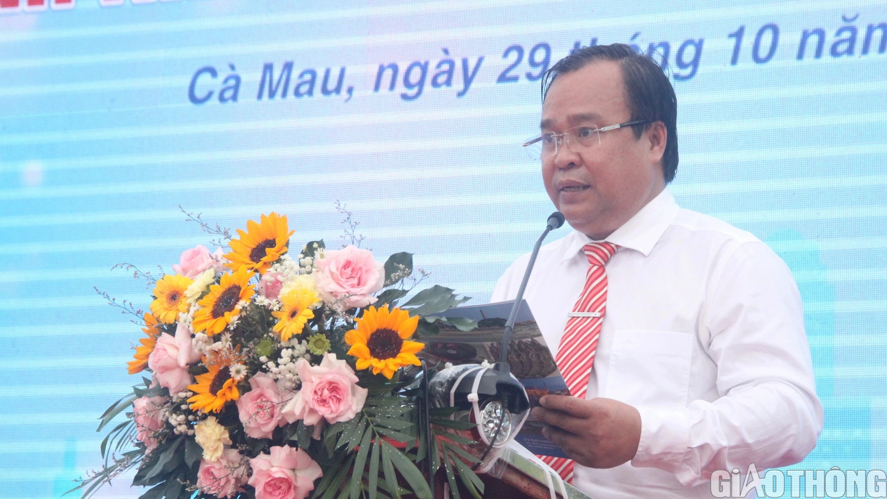 C&agrave; Mau ng&agrave;y hội thanh ni&ecirc;n với văn h&oacute;a giao th&ocirc;ng - Ảnh 1.