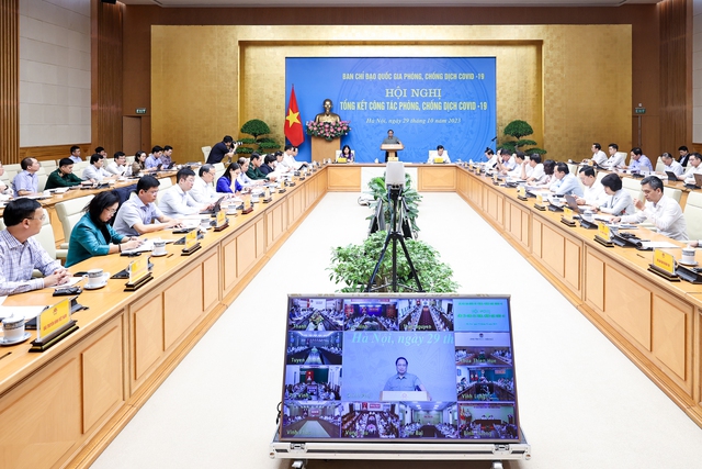 Thủ tướng x&uacute;c động nhớ lại những ng&agrave;y th&aacute;ng kh&oacute; khăn tứ bề khi chống dịch  - Ảnh 2.