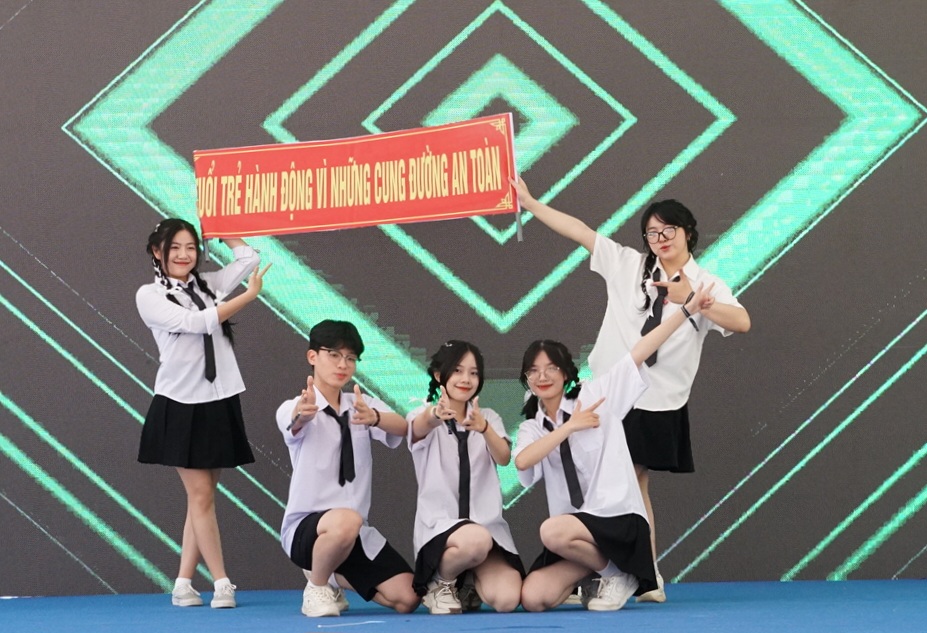 Gia Lai: 1.300 học sinh tham thử th&aacute;ch "Cung đường biết n&oacute;i"  - Ảnh 1.