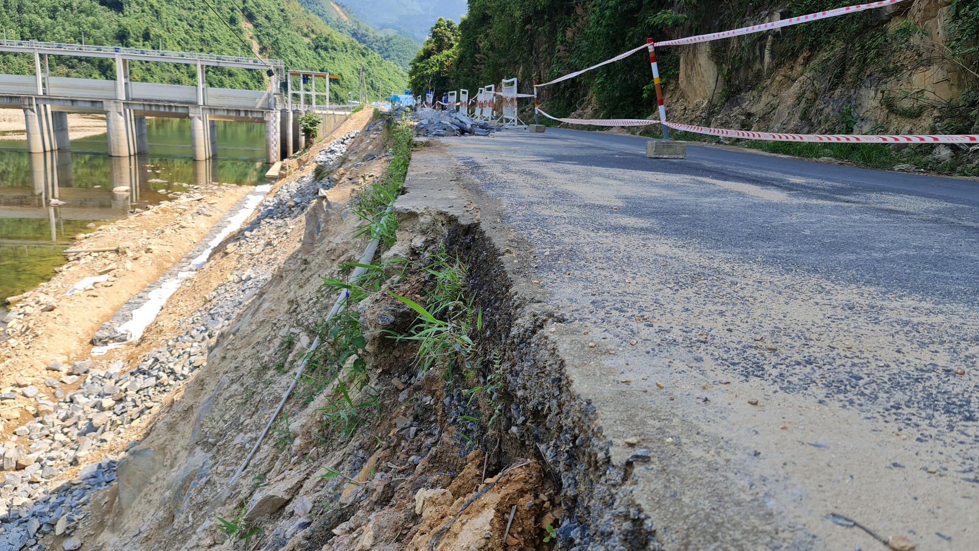 Đ&agrave; Nẵng: Hơn 200 tỷ gia cố đường ven biển, k&egrave; chống sạt lở s&ocirc;ng Cu Đ&ecirc; - Ảnh 1.