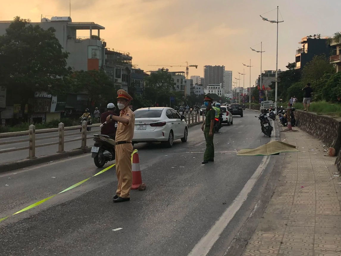 C&ocirc;ng an t&igrave;m nh&acirc;n chứng vụ TNGT khiến 1 người tử vong tại đường &Acirc;u Cơ - Ảnh 1.