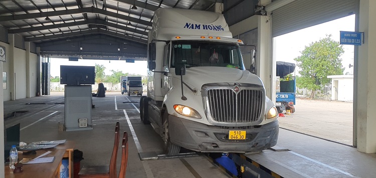 Quảng Ngãi: Hơn 30% phương tiện trượt đăng kiểm vì lỗi hệ thống phanh, điện - Ảnh 1. Quảng Ngãi: Hơn 30% phương tiện trượt đăng kiểm vì lỗi hệ thống phanh, điện - Ảnh 1.