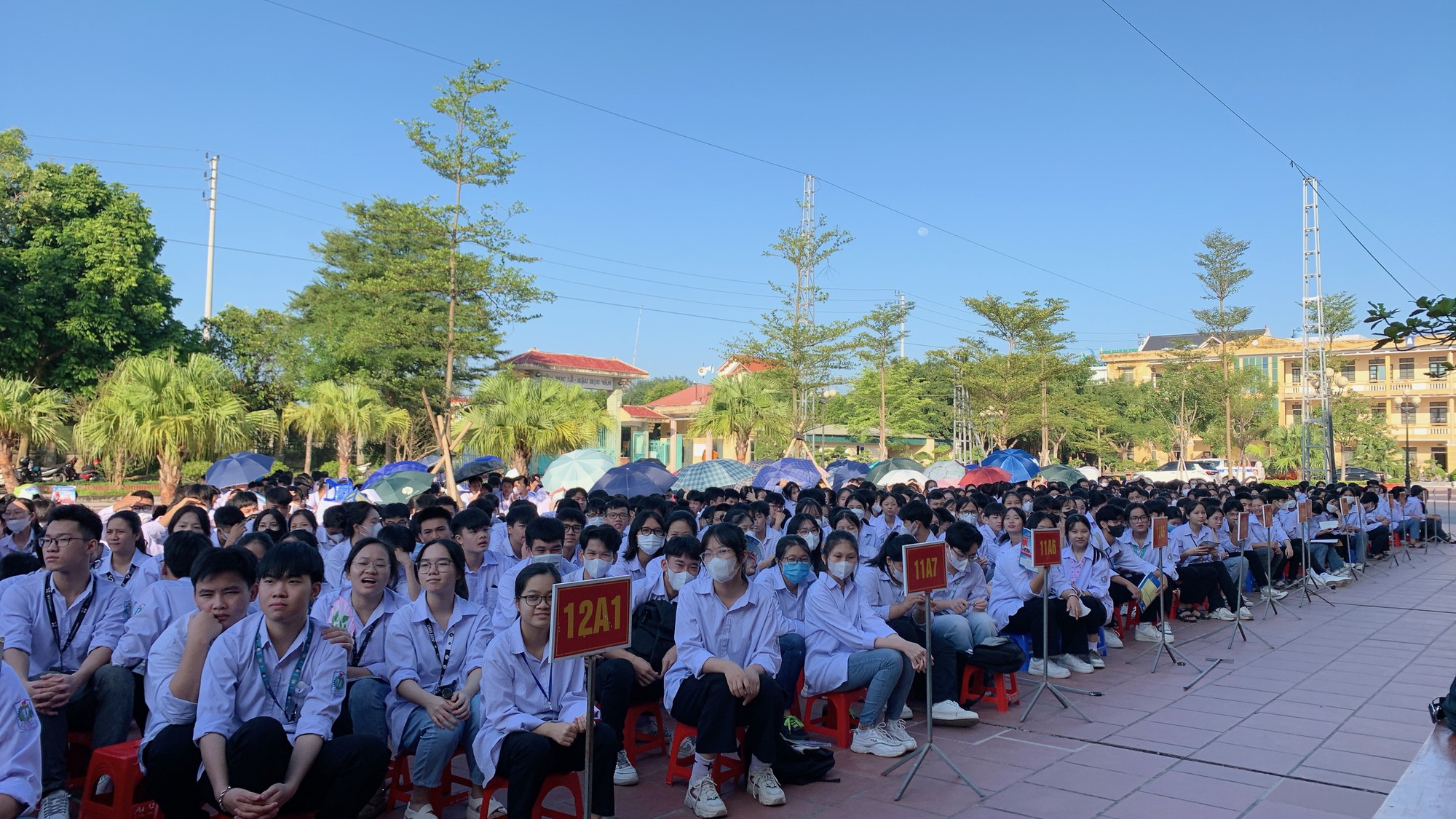 Th&aacute;i B&igrave;nh: N&acirc;ng cao &yacute; thức chấp h&agrave;nh ph&aacute;p luật về ATGT cho học sinh, sinh vi&ecirc;n đầu năm học - Ảnh 2.