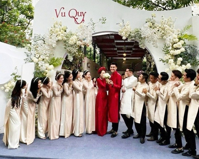 H&igrave;nh ảnh hiếm hoi trong lễ cưới của si&ecirc;u mẫu Vĩnh Thụy v&agrave; &aacute;i nữ đại gia Đ&agrave; Lạt? - Ảnh 1.