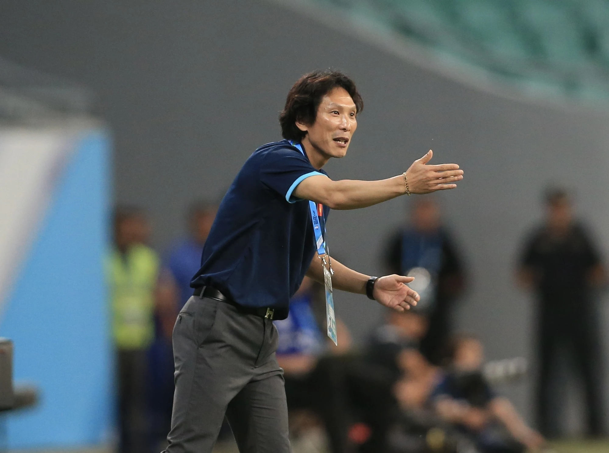 Khởi đầu thảm họa, đại gia V-League vung tiền &ldquo;tấn&rdquo; mời cựu HLV U23 Việt Nam giải nguy?  - Ảnh 1.