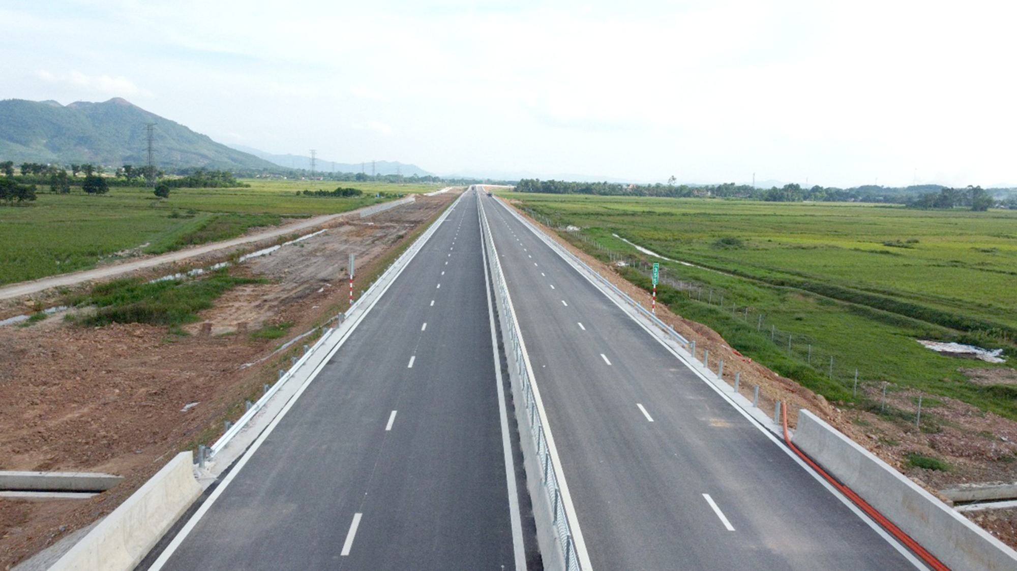 Vượt kh&oacute; tr&ecirc;n c&ocirc;ng tr&igrave;nh giao th&ocirc;ng trọng điểm  - Ảnh 5.