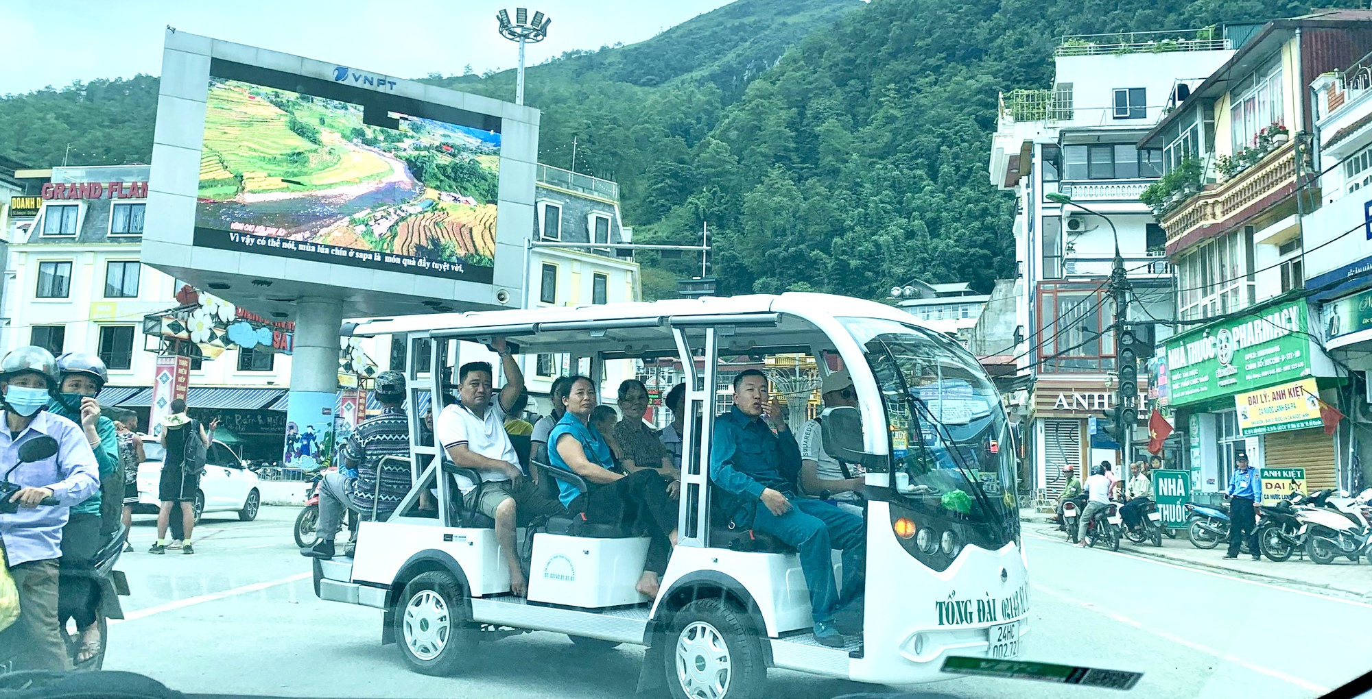 Sửa nhiều quy định về điều kiện đối với xe chở người bốn b&aacute;nh - Ảnh 1.