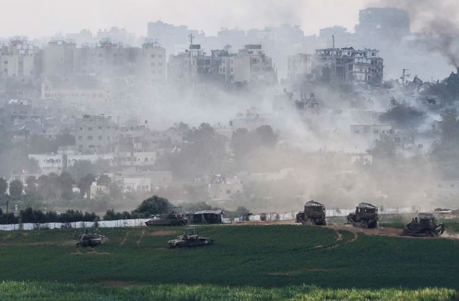 Israel c&ocirc;ng bố h&igrave;nh ảnh xe tăng xuất hiện s&acirc;u trong Dải Gaza - Ảnh 1.