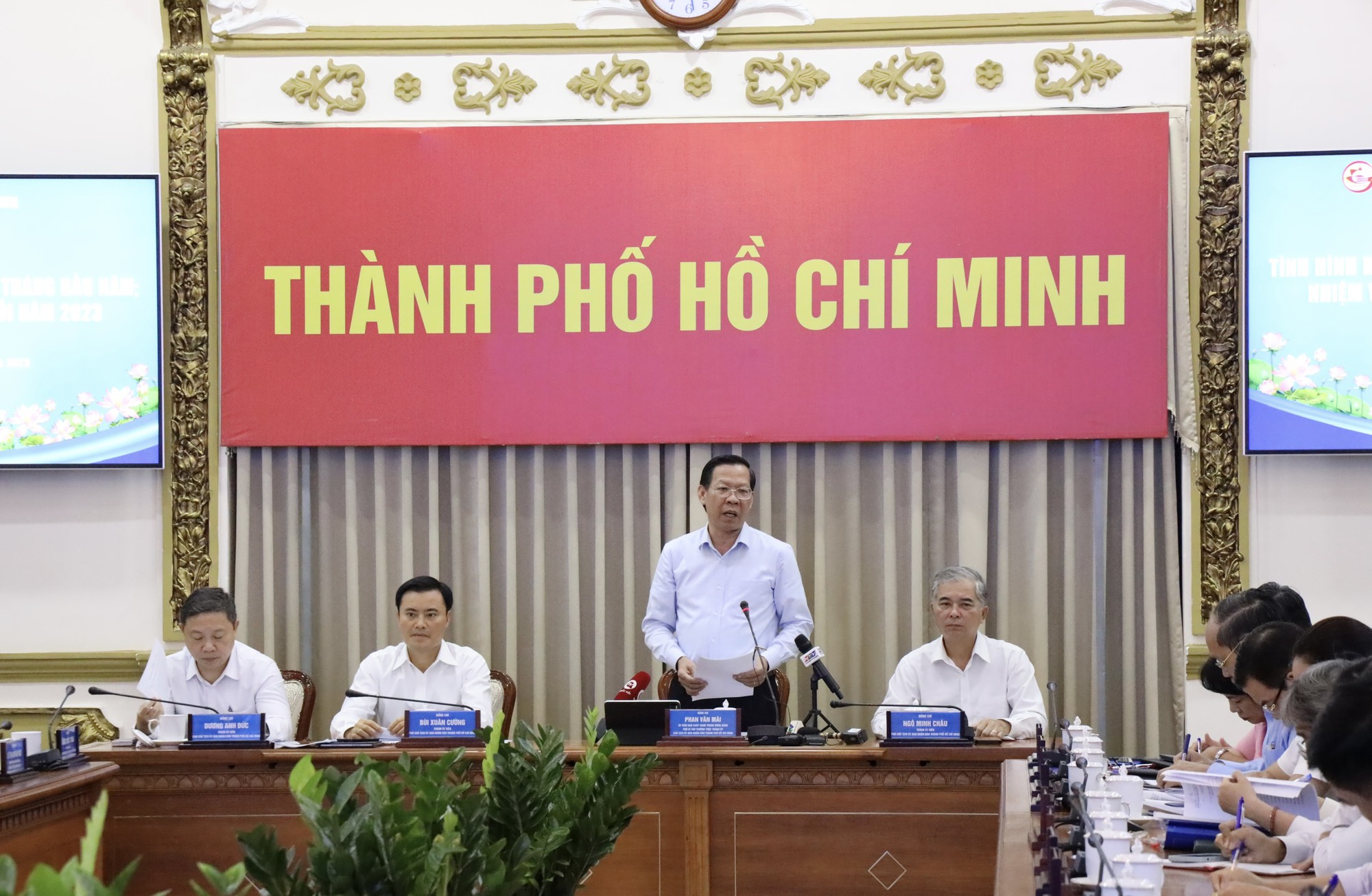 Chủ tịch TPHCM: Việc xử l&yacute; Th&agrave;nh Bưởi kh&ocirc;ng c&oacute; v&ugrave;ng cấm - Ảnh 1.