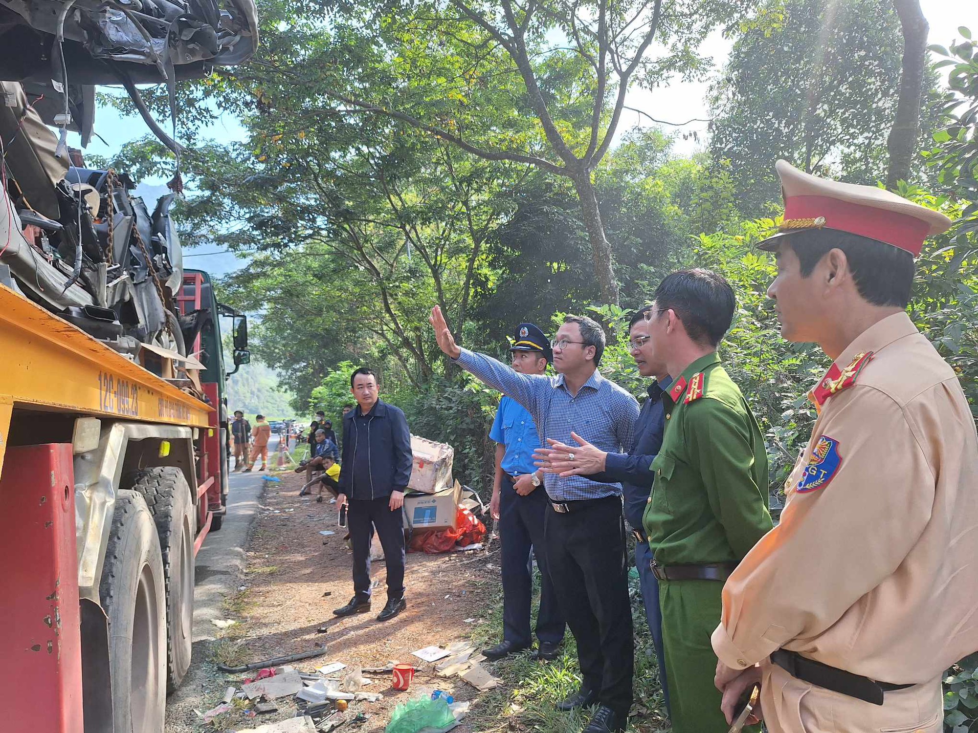 Nguy&ecirc;n nh&acirc;n vụ tai nạn xe kh&aacute;ch l&agrave;m 5 người chết, 11 người bị thương ở Lạng Sơn - Ảnh 1.