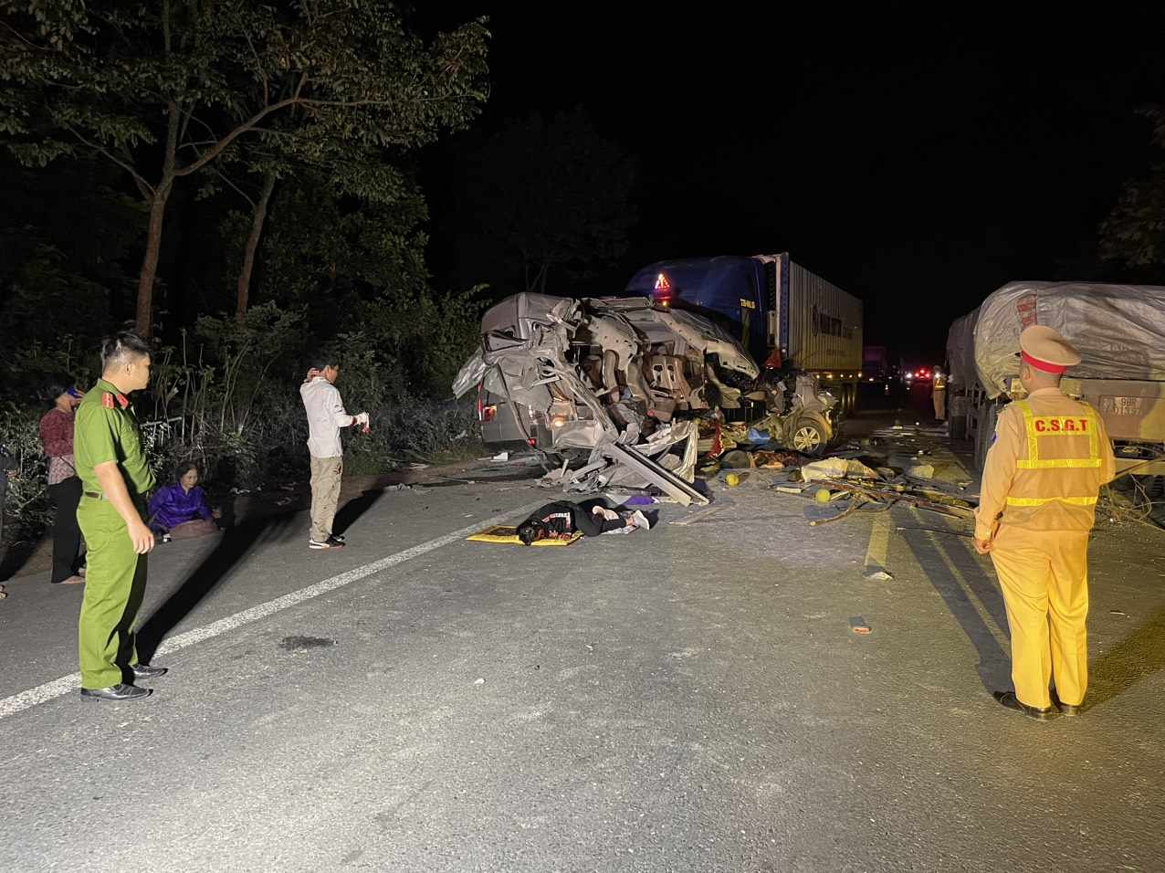 Nguy&ecirc;n nh&acirc;n vụ tai nạn xe kh&aacute;ch l&agrave;m 5 người chết, 11 người bị thương ở Lạng Sơn - Ảnh 2.