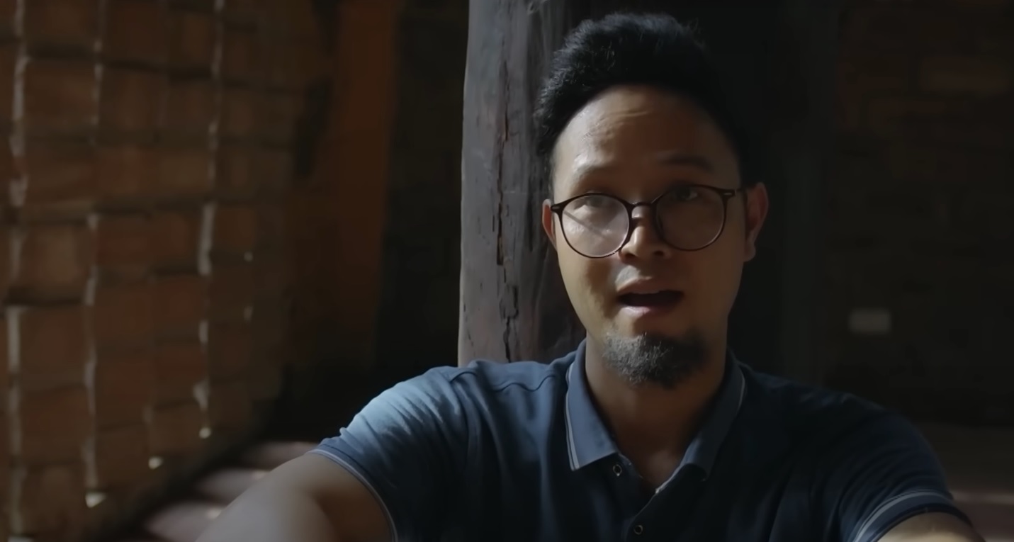 Điều trói và giam ông Sáng ở căn nhà mà ông chuẩn bị để dưỡng nhà. Điều trói và giam ông Sáng ở căn nhà mà ông chuẩn bị để dưỡng nhà.