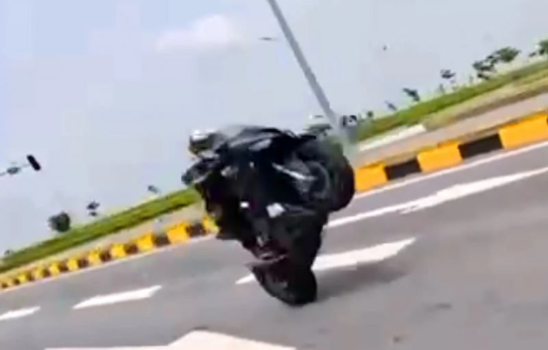 Hải Ph&ograve;ng: Khởi tố 2 đối tượng trong nh&oacute;m chạy xe tốc độ gần 300 km/h ở C&aacute;t B&agrave;  - Ảnh 2.