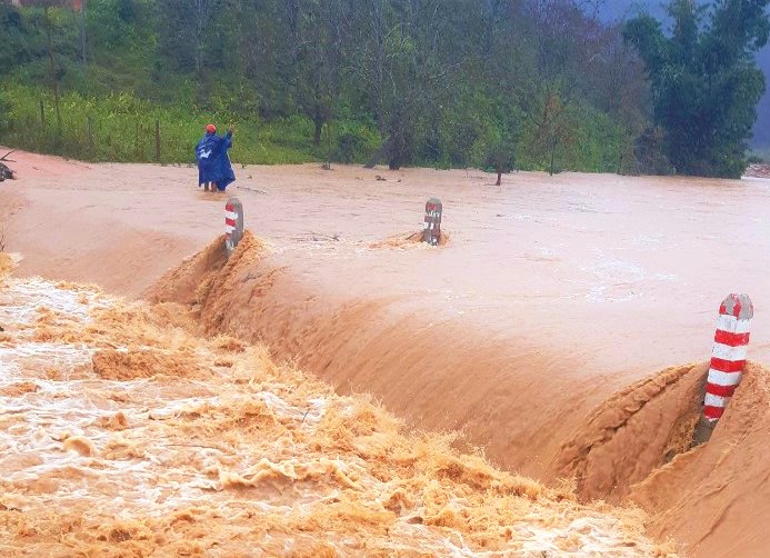 Dự b&aacute;o mưa lớn, nguy cơ lũ qu&eacute;t, sạt lở đất miền Trung v&agrave; Đ&ocirc;ng Nam Bộ (ảnh minh họa).