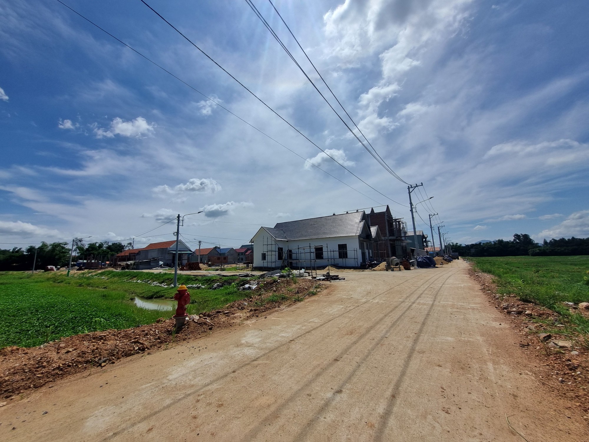 Đến ng&agrave;y 15/11, B&igrave;nh Định xử l&yacute; dứt điểm vướng mắc về đền b&ugrave; GPMB cao tốc - Ảnh 1.