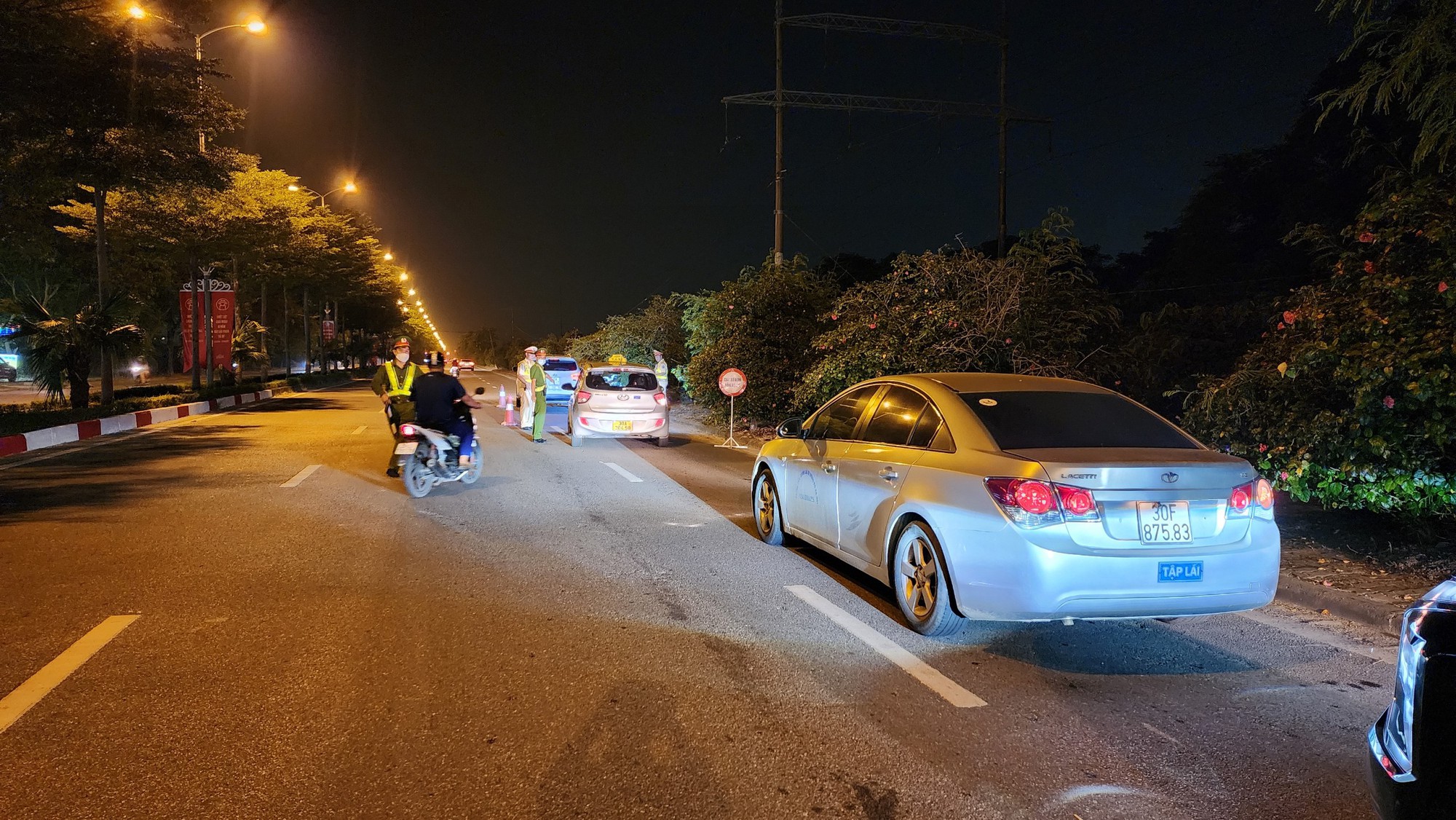 T&agrave;i xế &ocirc; t&ocirc; vi phạm nồng độ cồn đề nghị &ldquo;tạo điều kiện&rdquo; v&igrave; sợ vợ mắng - Ảnh 1.