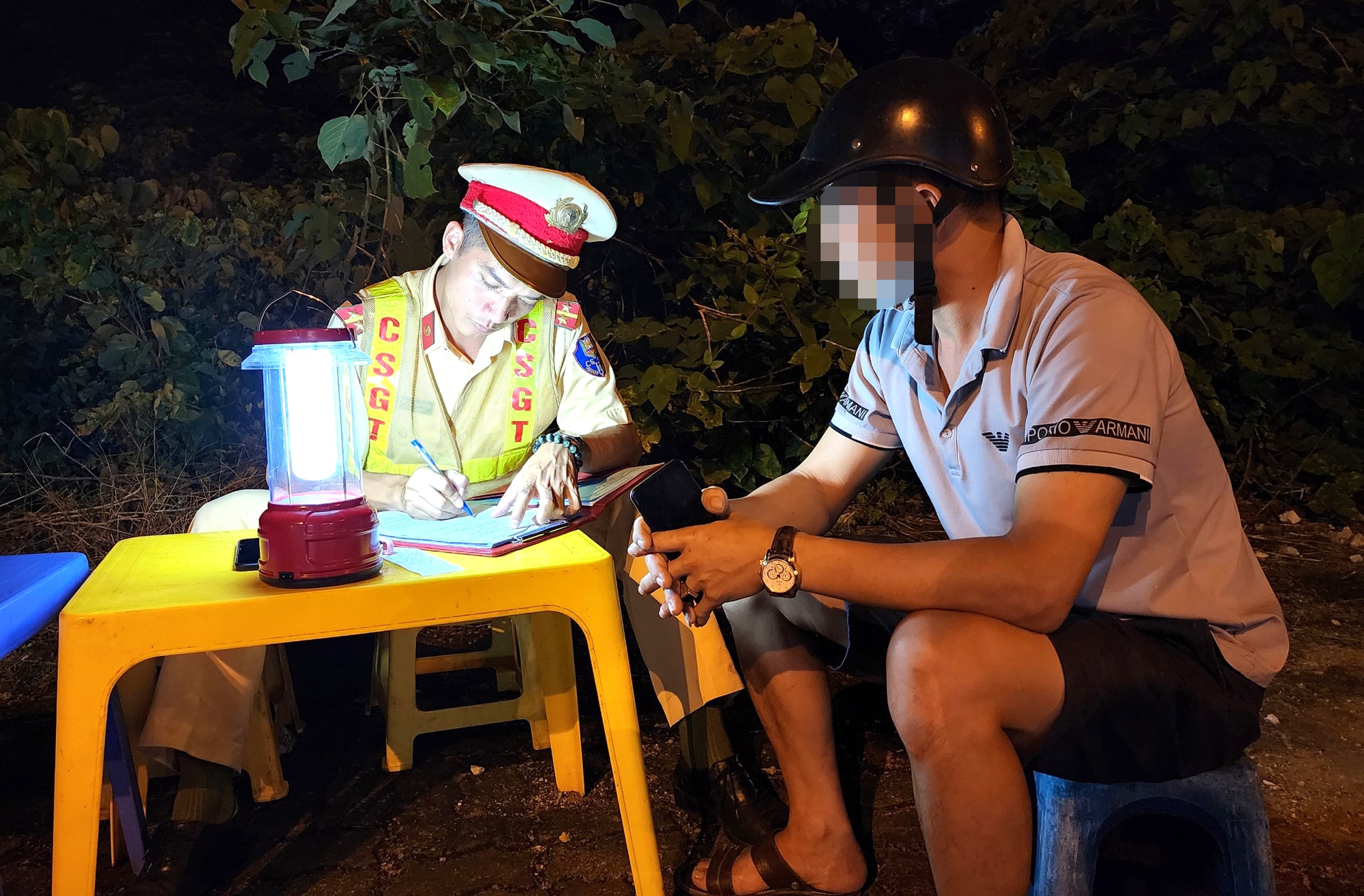 T&agrave;i xế &ocirc; t&ocirc; vi phạm nồng độ cồn đề nghị &ldquo;tạo điều kiện&rdquo; v&igrave; sợ vợ mắng - Ảnh 6.